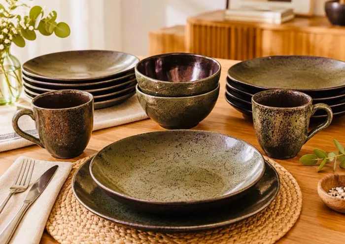 Louças da linha Geo Orgânico da Tok&Stok, assinada pelo chef Carlos Bertolazzi.