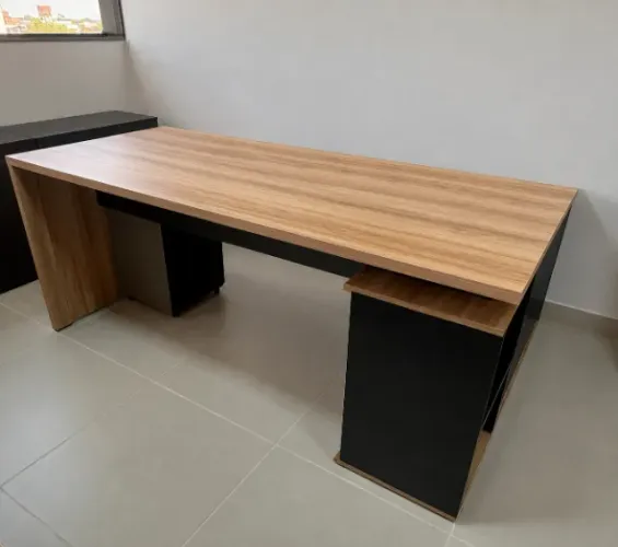 MESA PARA ESCRITÓRIO (tenho duas no mesmo modelo)