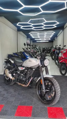 Royal Enfield Guerrilla 450 Mid 2026