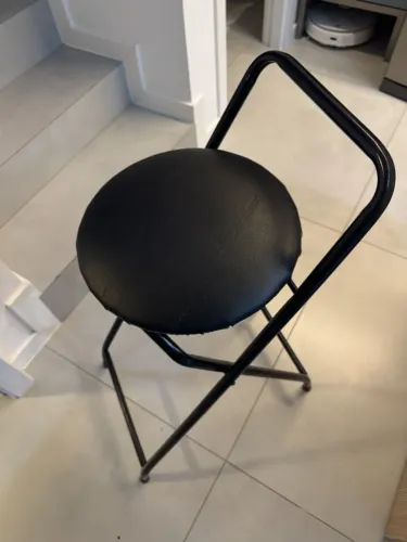 Banqueta alta dobravel preta courino balcão bar cozinha