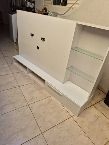 Painel suspenso para TV até 50"