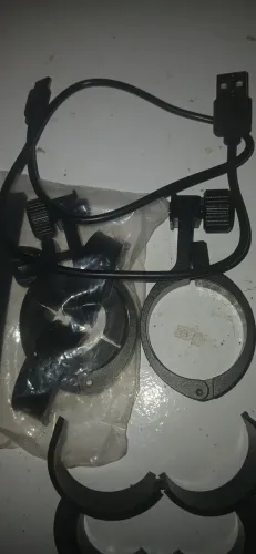 FAROL LED RECARREGÁVEL