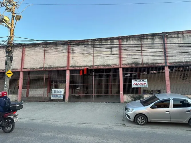 GALPÃO COMERCIAL COM 677m² EM PACIÊNCIA