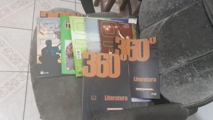 Livros escolares usados