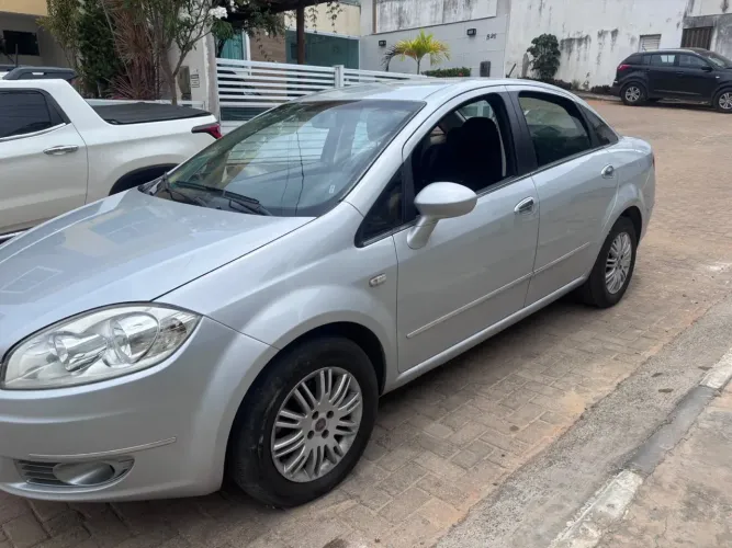 Fiat Linea Essence 1.8 Flex 16V 4P 2013