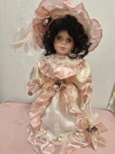 Boneca romântico de porcelana linda