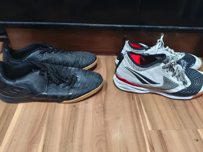 2 pares de tênis de futsal