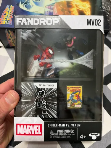 Action figure Fandrop Marvel, miniatura da primeira capa do spider man, e item surpresa 