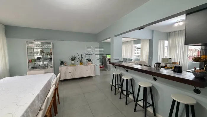 Apartamento amplo 3 dormitórios em Coqueiros