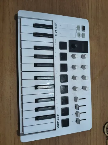 Teclado Controlador Arturia Minilab 3 25 Teclas