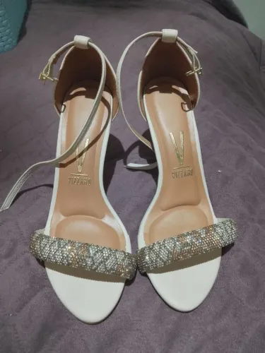 Sandália Off-White Vizzano