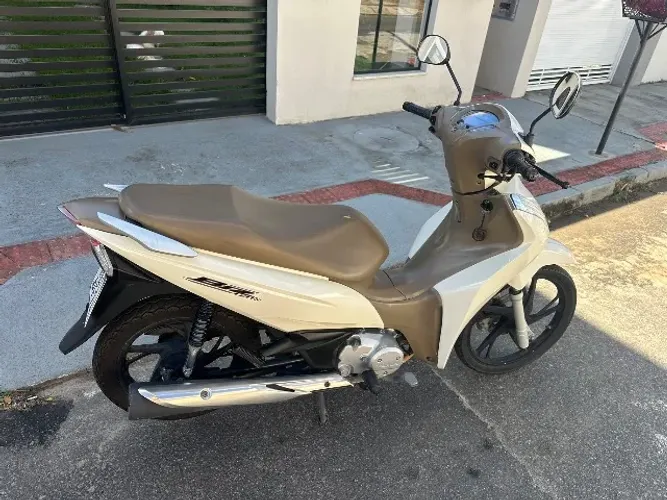 Honda Biz 125 EX - 2022 - Impecável, Pneu Novo e Completa!