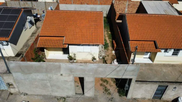 Casa à Venda com Dois Quartos Bairro Loteamento Bom Jesus