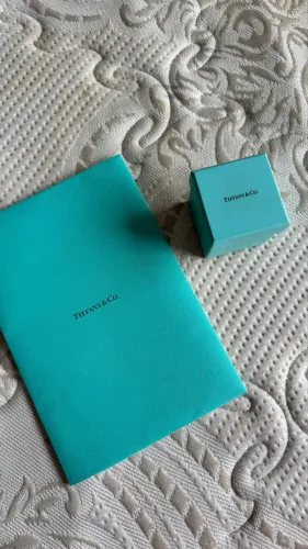 Anel Tiffany & Co. Original com Diamante 0,18 ct Certificado