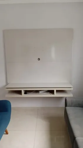 Painel branco para TV até 42 polegadas