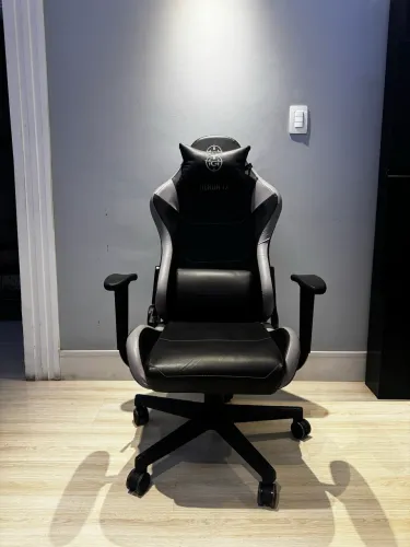cadeira gamer TGT Heron TX, preto e cinza