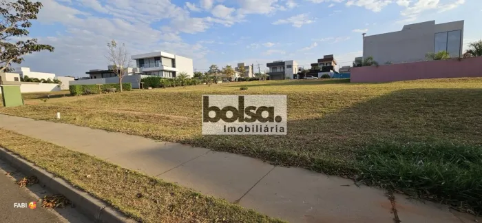 Terreno para venda com 392 m² em CONDOMÍNIO TAMBORÉ, Bauru - SP