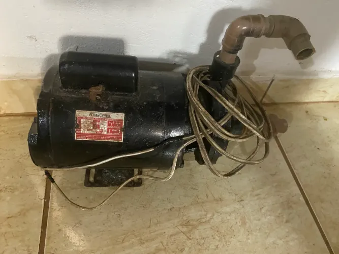 Vende se motor de piscina
