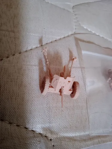 Modelo de resina de canhão alemão com soldadinhos na escala 1/72