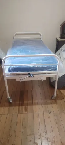 Cama Hospitalar Manual com Grades - 6 Meses de Uso1