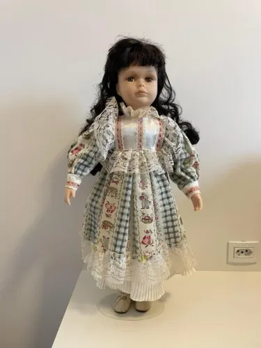 Boneca de porcelana 43cm