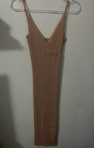 Vestido midi nude canelado - Tam 36/38