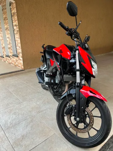 HONDA CB 300F ABS - OPORTUNIDADE IMPERDÍVEL!