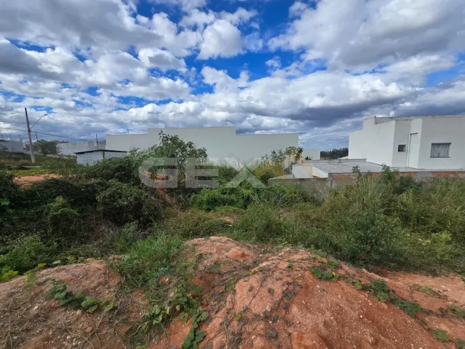 Terreno à Venda no Bairro Campina Verde em Divinópolis MG.