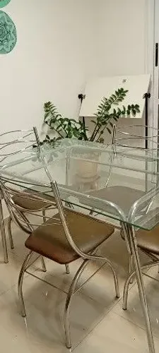 Mesa de vidro, base metálica + 4 cadeiras de metal