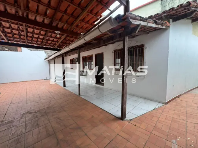 Casa de locação em Guarapari-ES, bairro Itapebussu: 3 quartos, 1 suíte, 1 sala, 2 banheiro