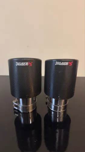 Par de ponteiras AKRAPOVIC