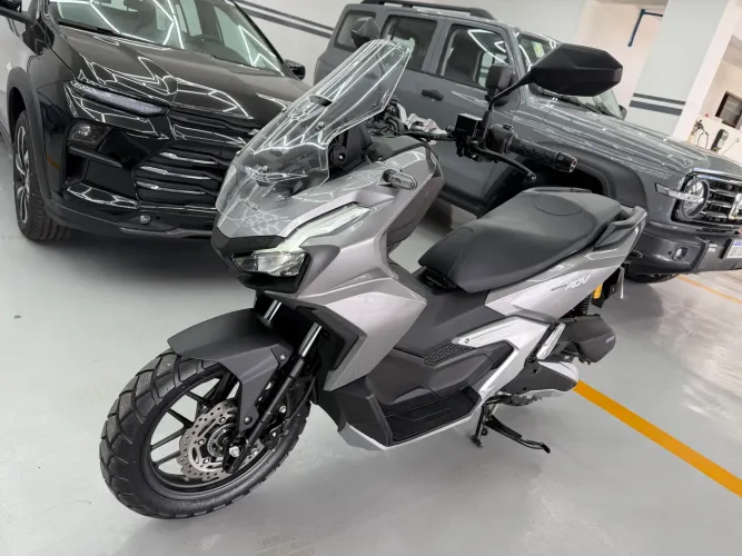 HONDA ADV 160 2026 ( 2.400 kms )