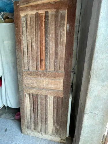 Porta de Madeira Massaranduba com caixote 