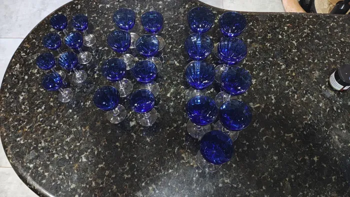 Taças de cristal azul cobalto 