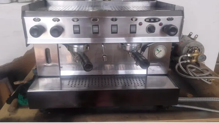Máquina de Café Italiana Profissional