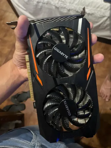 Placa de vídeo gtx 1050 sem pegar