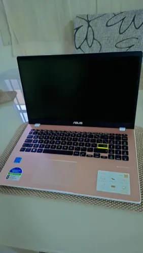 Notebook ASUS Vivobook 15.6" Rose Pink - Perfeito Estado
