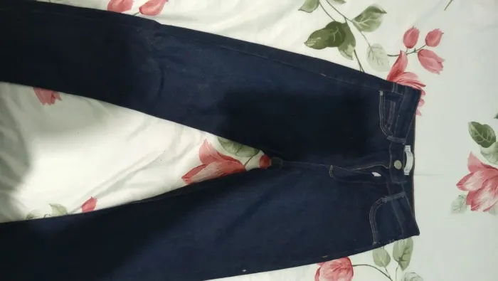 Calça jeans reta cintura alta cea