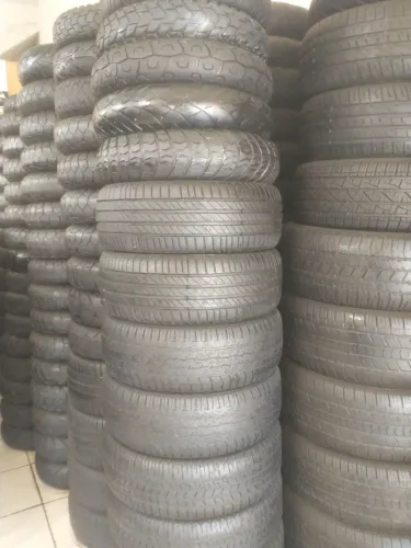 Pneus Semi- novos para motos e carros.