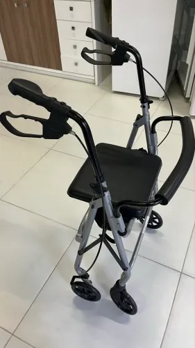 Andador De Alumínio Adaptável 4 Rodas Freios Com Assento E Cesto D12 Dellamed