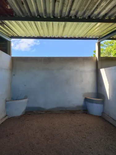haras  9.300  metros quadrados com 7 baias poço tubular campineiro 100%  murada  área indu