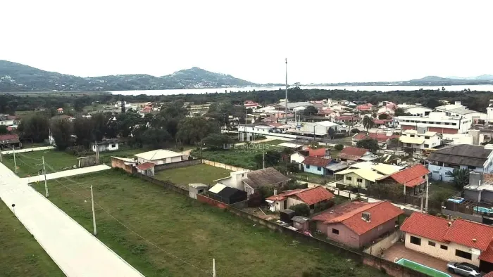 Terreno à Venda em Garopaba no Loteamento Pedra Branca 360 m² Financiável em Areias de Pa