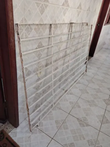 Vendo portão de ferro+3 Grades