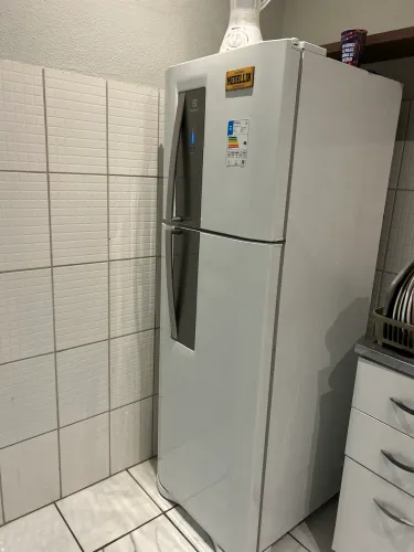 REFRIGERADOR ELETROLUX TF 42 382L