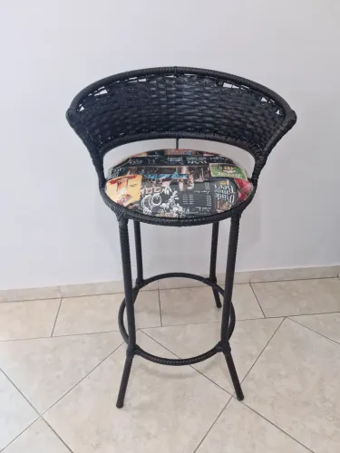 3 banquetas iguais