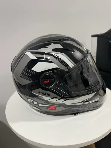 Capacete usado somente uma vez