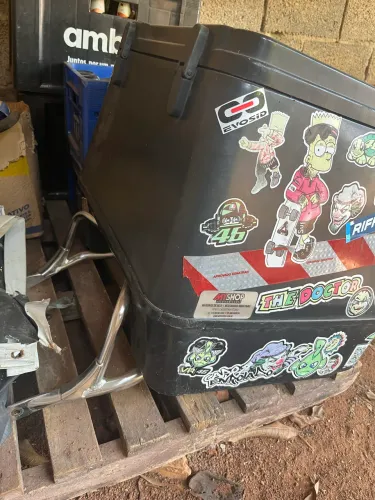 Baú 90 litros ótimo estado