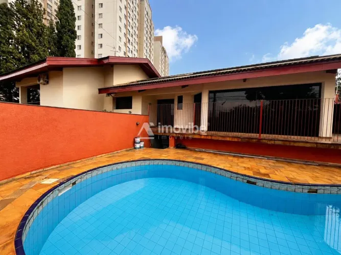 Casa Espetacular com Piscina, Suíte com Closet e Garagem para 7 Carros no - Vila Santa Cat