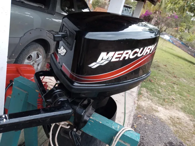 Vendo este motor MERCIRY 8 HP