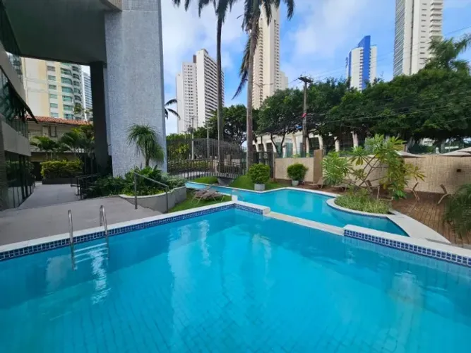 Amplo Apto de luxo finamente mobiliado, c/ 385m2, 4 Suítes, 6 varandas e vista p/ o mar!